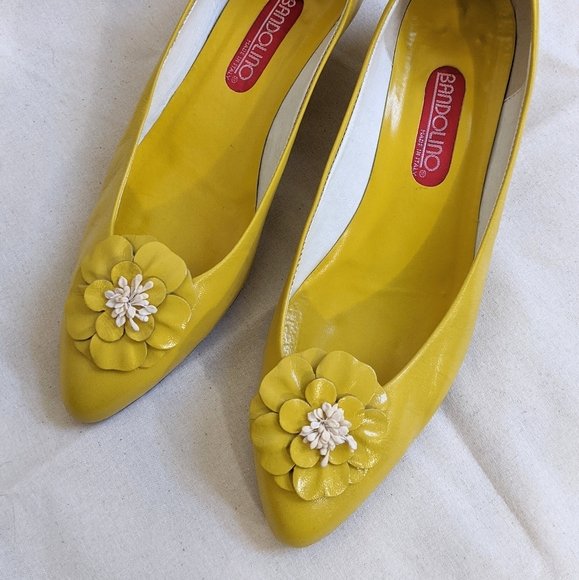 Vintage 1980s BANDOLINO pumps canary yellow size 7N - Picture 3 of 4